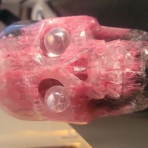 gem rhodonite skull
